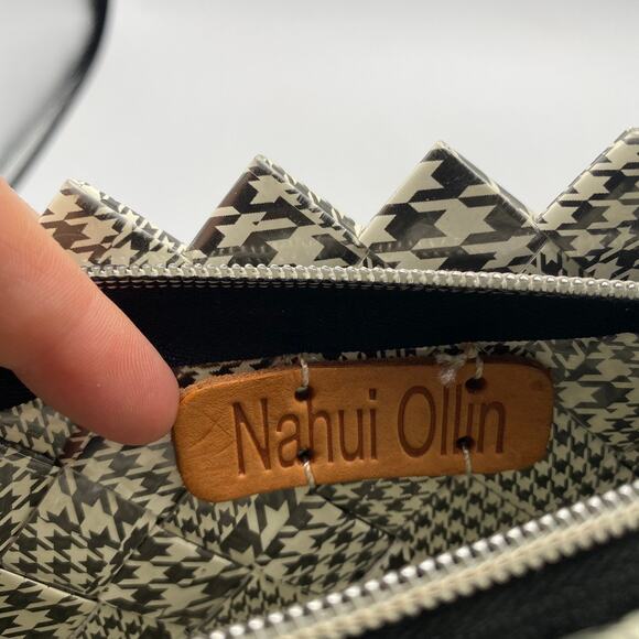 Nahui Ollin Woven Plastic Black & White Y2K Houndstooth Clutch Wristlet‎ - Picture 6 of 7